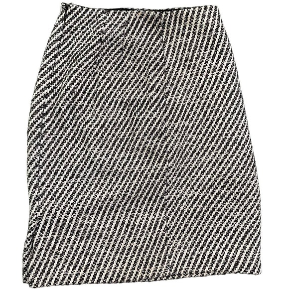 Ann Taylor Black and White Tweed Skirt Size 2P - Picture 1 of 6